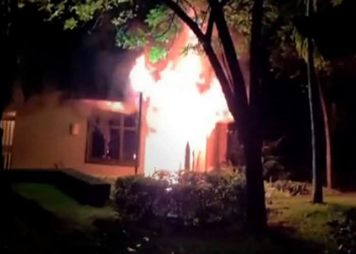 Incendio devora cabaña de Barceló Montelimar