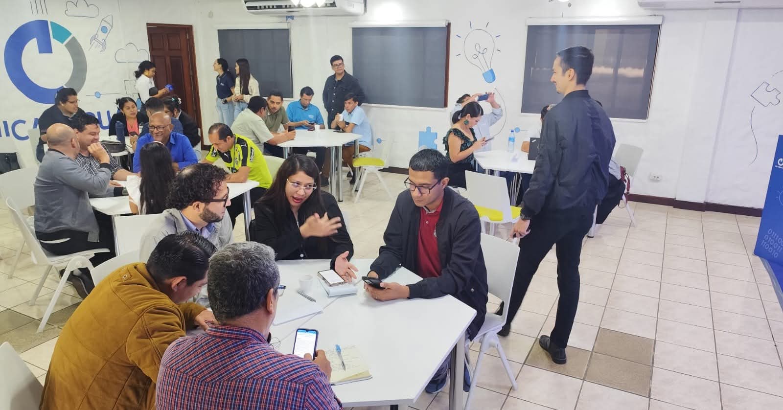 Inatec desarrolla talleres de habilidades en inteligencia artificial