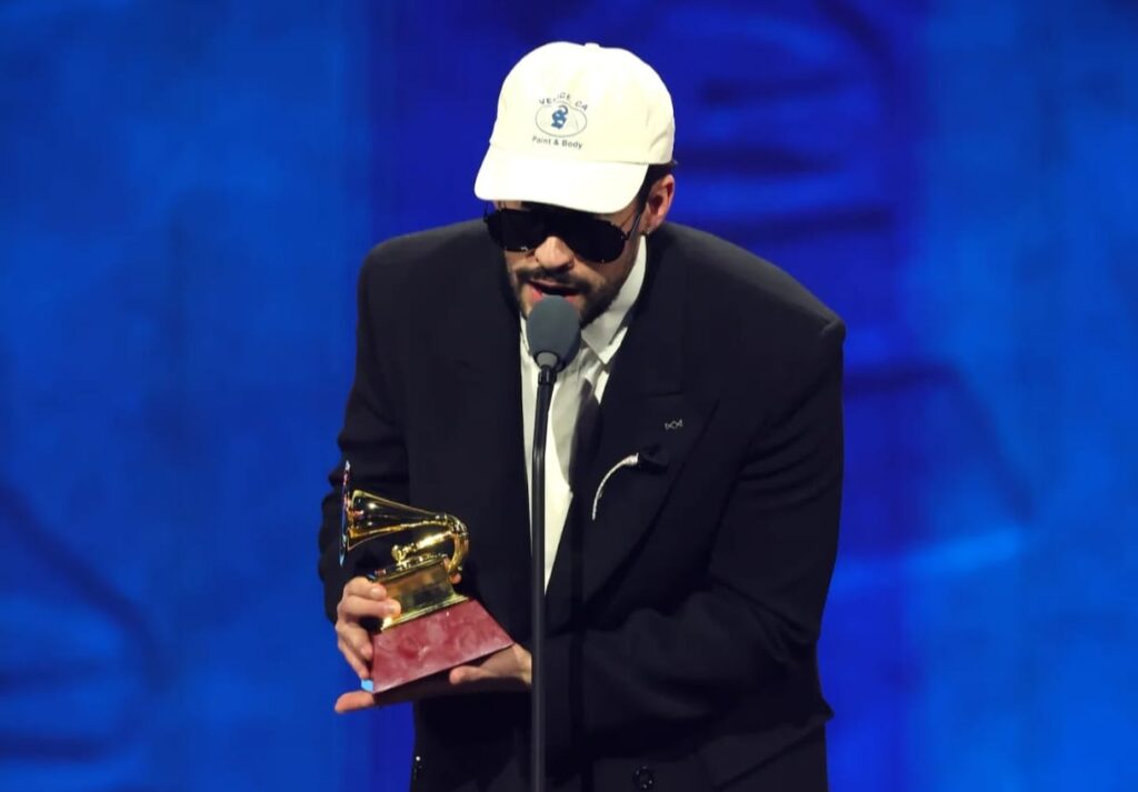 Bad Bunny dedica su Latin Grammy a Puerto Rico: “Nunca olviden de donde vienen”