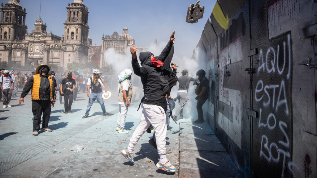 Al menos 20 manifestantes resultan heridos durante las protestas en México