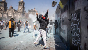 Al menos 20 manifestantes resultan heridos durante las protestas en México