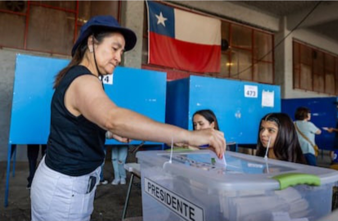 Cierran las mesas de votación en las elecciones generales de Chile