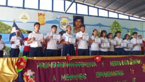 MINED reconoce la excelencia académica de más de 200 alumnos del Distrito VI