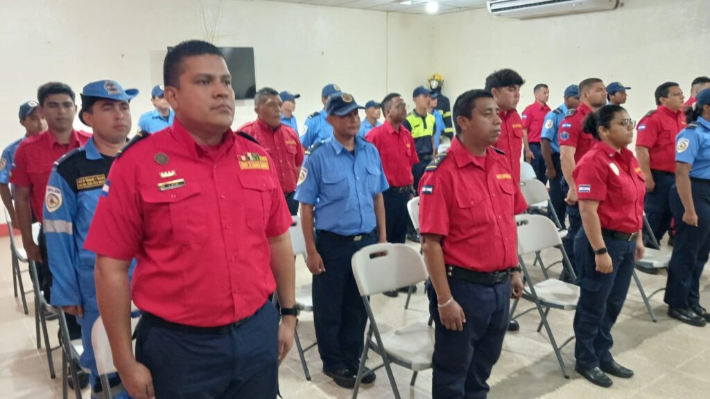 Bomberos Unidos se entrenan con experto de Panamá en atención prehospitalaria