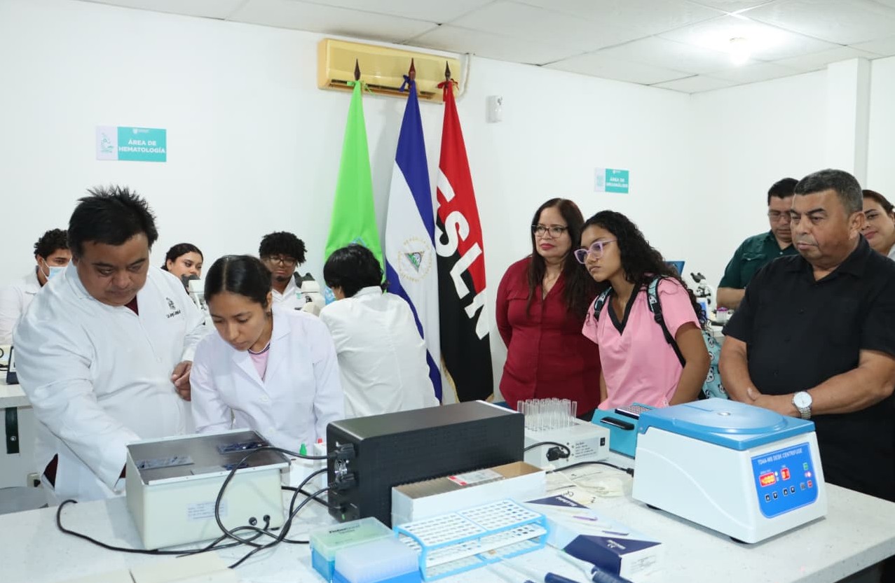 Inauguran laboratorio de Bioanálisis Clínico beneficiando a 1,400 universitarios