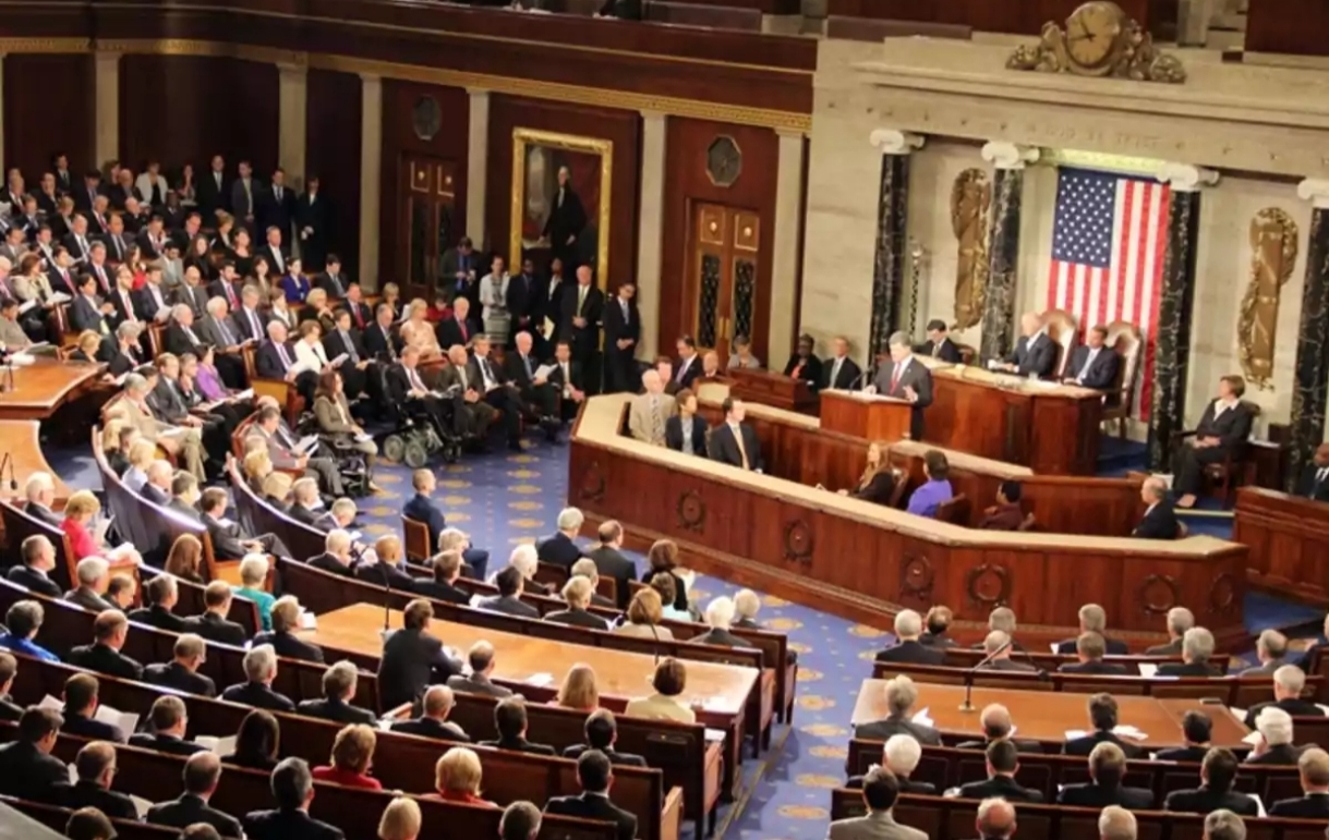 Votan en el Congreso de EE.UU. por condenar el socialismo antes de la reunión de Trump con Mamdani