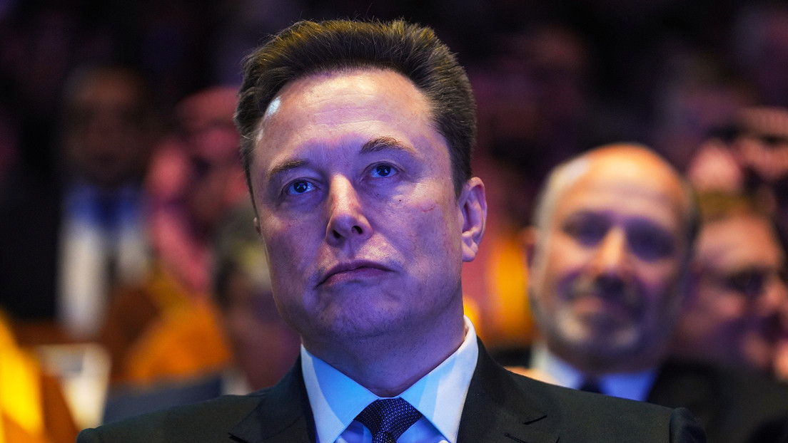 Guapo, atlético, un genio: Grok pone a Musk como el ser humano número 1