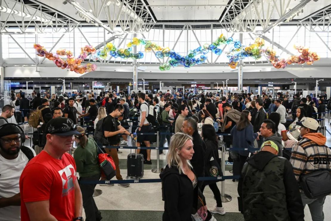 EEUU espera más de 360 mil vuelos durante Acción de Gracias 2025, el mayor nivel en 15 años