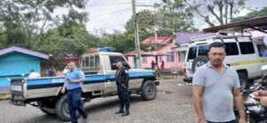 Muere niño que impactó su cabeza contra un poste al viajar en autobús