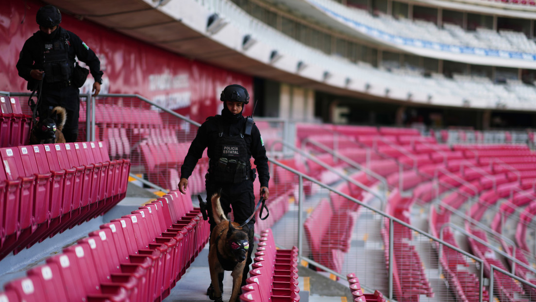 Encuentran 456 bolsas con restos humanos alrededor de un estadio mundialista en México