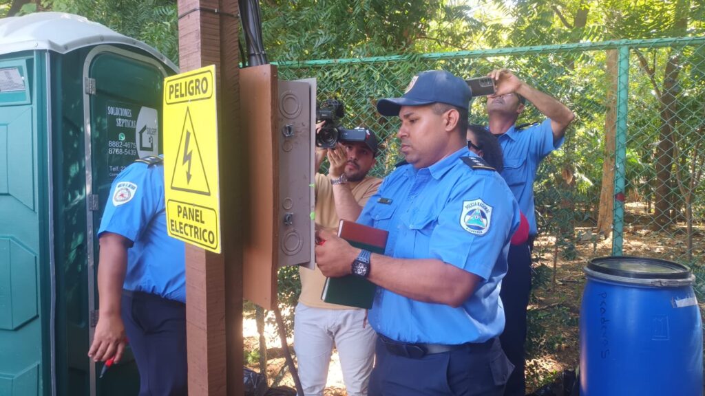Bomberos supervisan altares de la Purísima de la Avenida Bolívar a Chávez