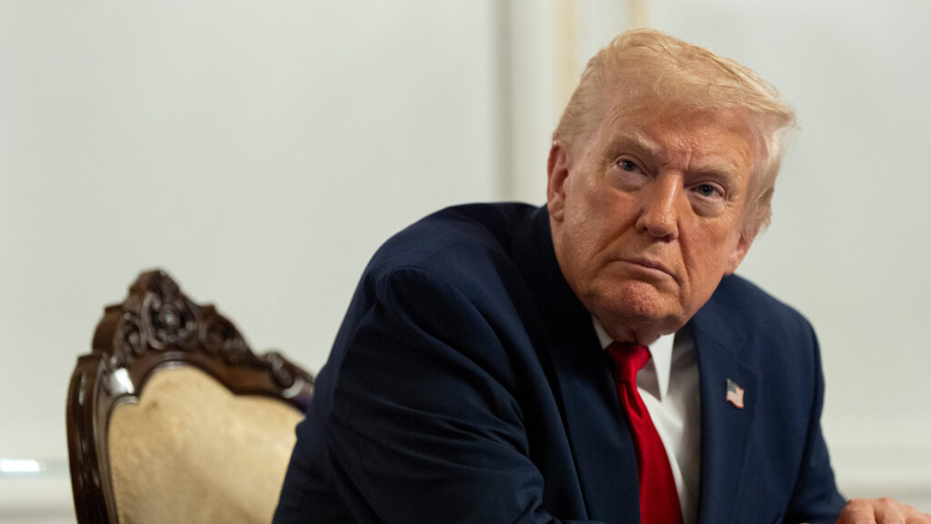 Trump cancela "todas las órdenes ejecutivas y toda cosa" firmada por el 'autopen' de Biden