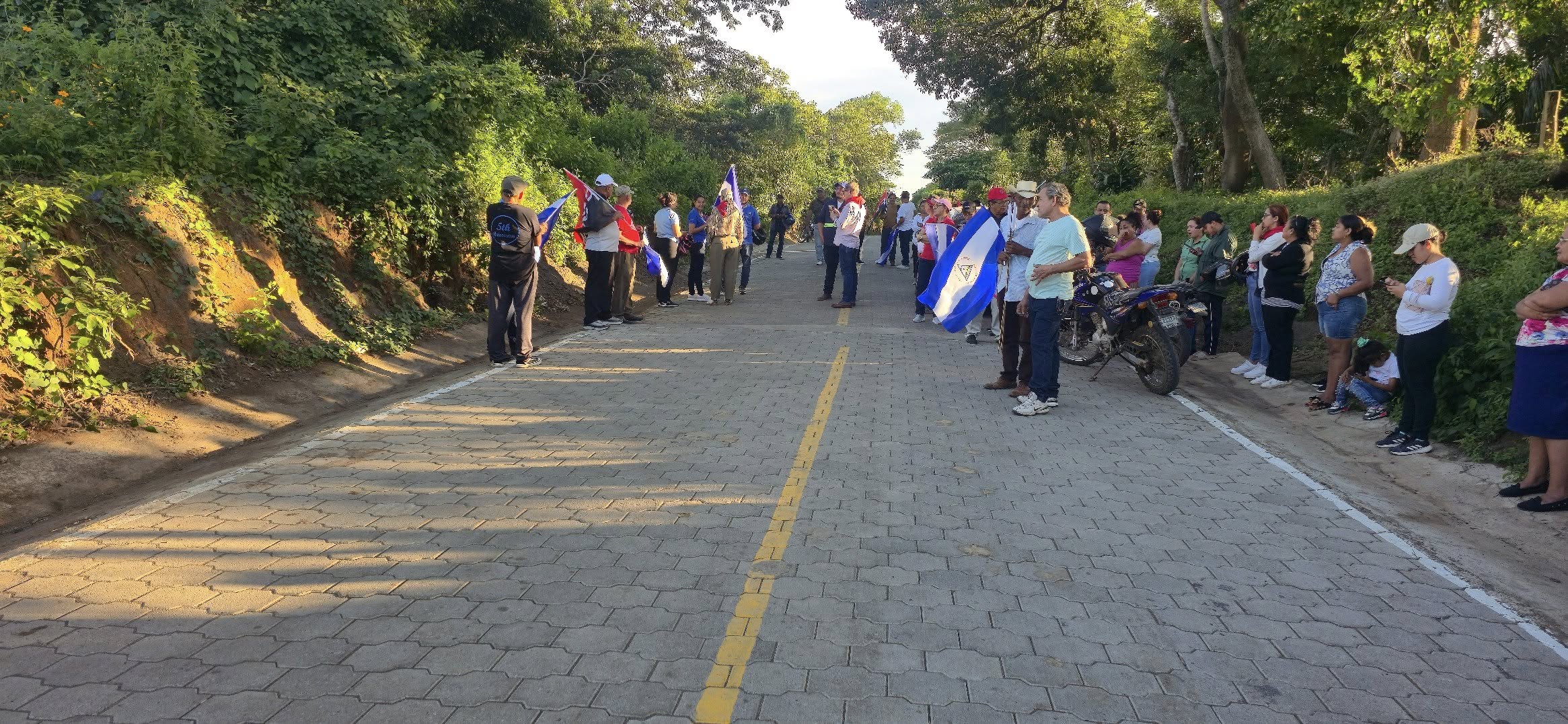 Familias de Santa Teresa, en Carazo estrenan proyecto de adoquinado