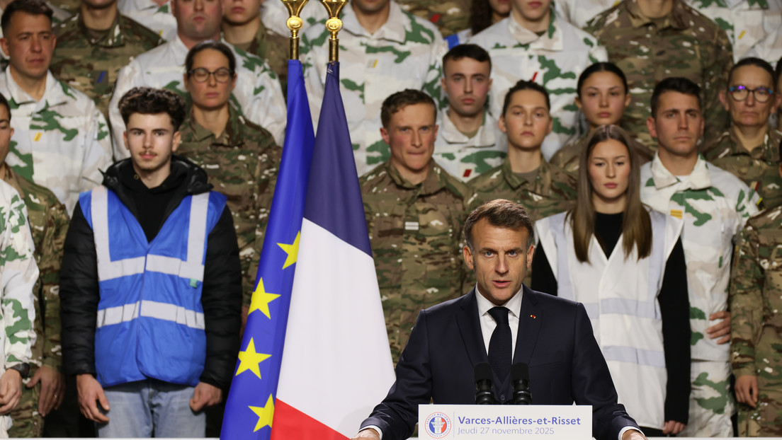 Soldado abandona ante las cámaras el discurso de Macron sobre un nuevo servicio militar