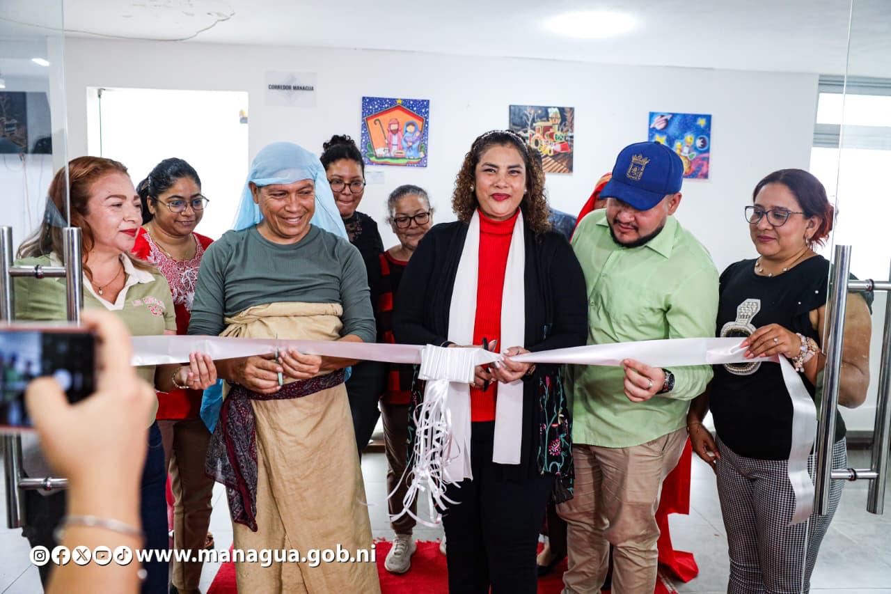Alcaldía Managua promueve a artistas con exposición de obras de Navidad