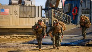 "Hipocresía": Legisladores critican bombardeos en el Caribe ante indulto a expresidente de Honduras