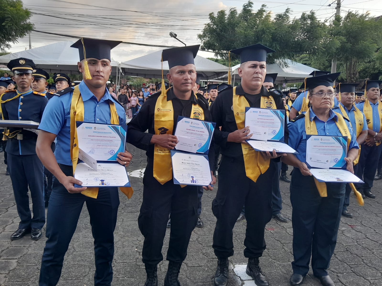 Más de 780 policías combinan servicio, estudio y alcanzan el bachillerato en línea