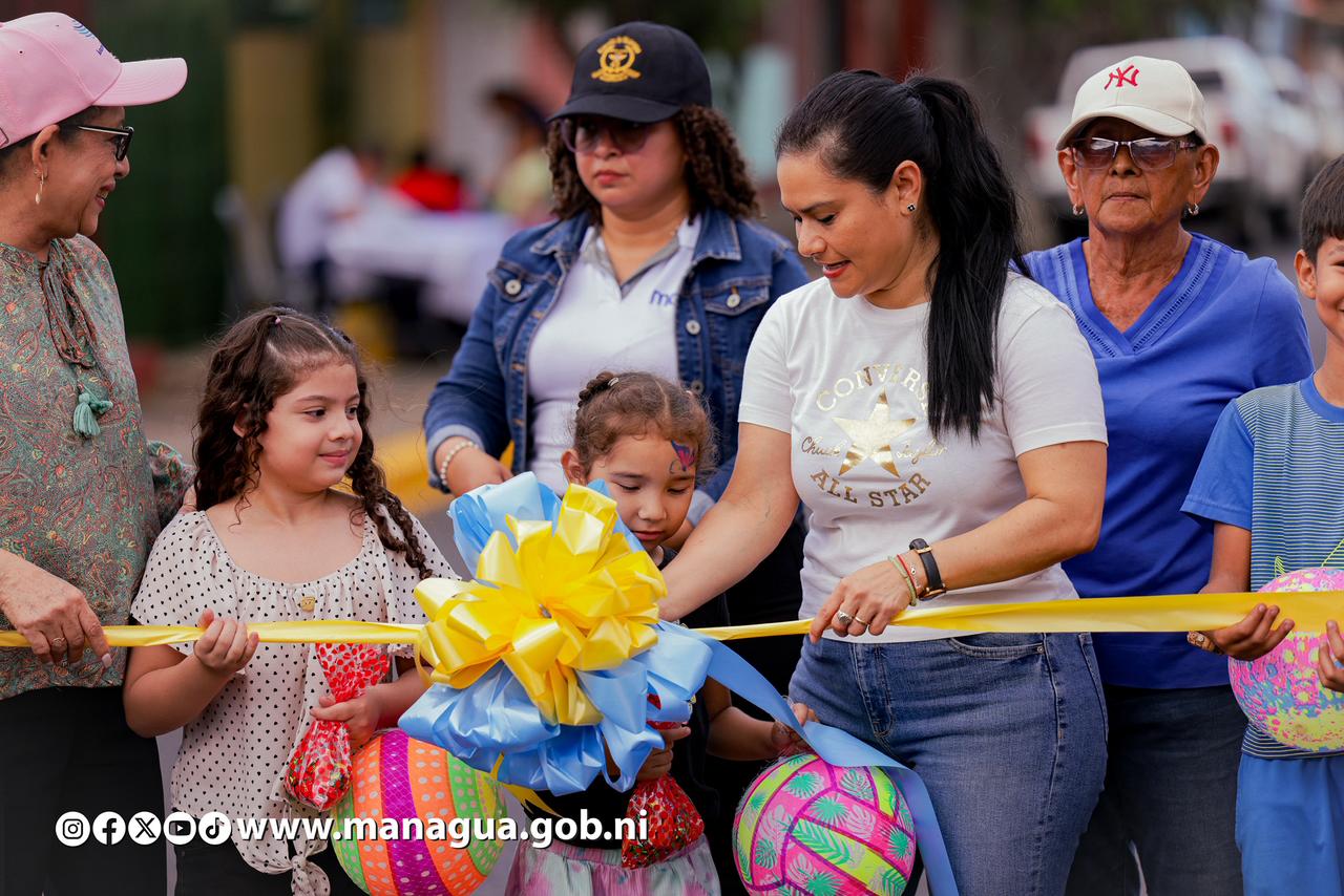 Habitantes del Barrio Cristo Rey celebran calles nuevas en ambiente decembrino