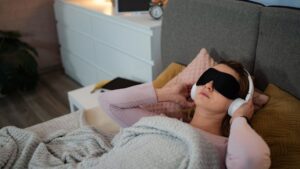 Su posición favorita para dormir podría estar dañando su salud sin que lo note