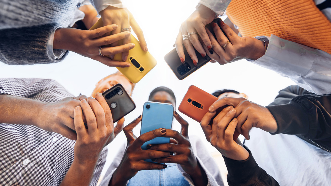 Nueva ley que prohíbe redes sociales a menores convierte a este país en un laboratorio global