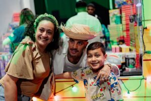 Rauw Alejandro regresa con “Regalos Pa’ Los Míos”