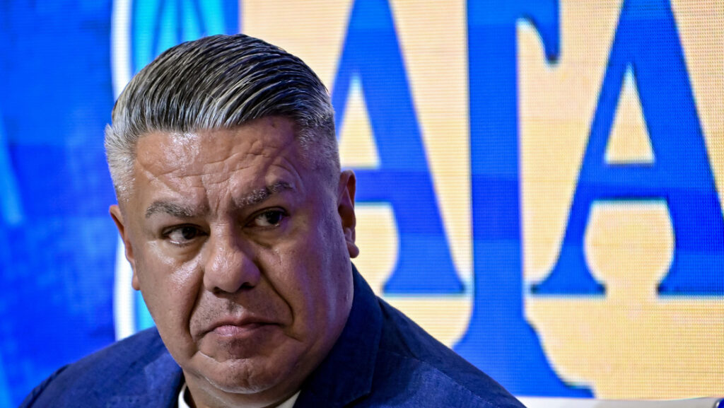 Un megaoperativo de allanamientos sorprende al fútbol argentino