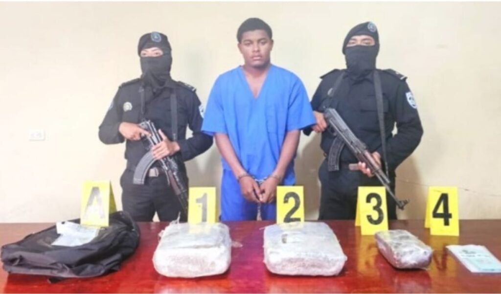 Sujeto es detenido con 12 libras de marihuana en El Rama