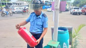 Bomberos Unidos inspeccionan en tramos de pólvora en el Mercado Mayoreo