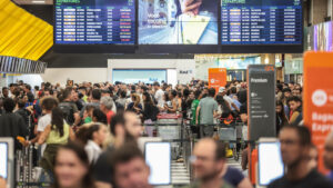 El vendaval histórico que provoca un parón aéreo en Brasil