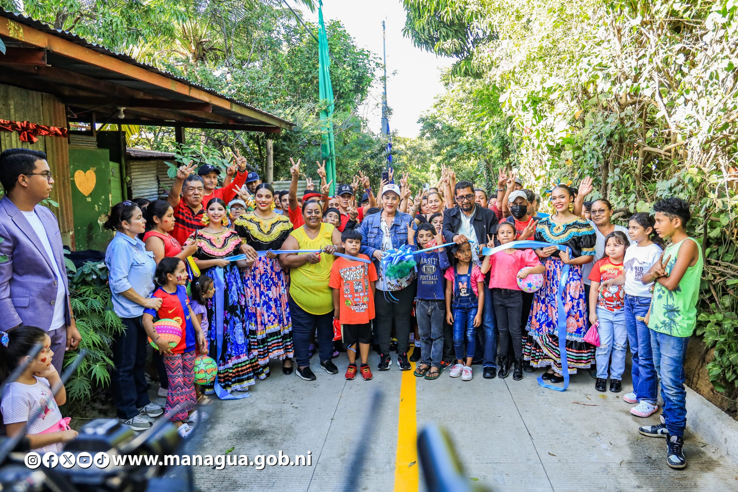 De calles de tierra al concreto hidráulico; la transformación llega al Barrio El Laurel
