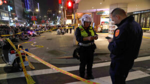 Horror en Taiwán: Hombre armado con cuchillo y granadas de humo ataca a transeúntes