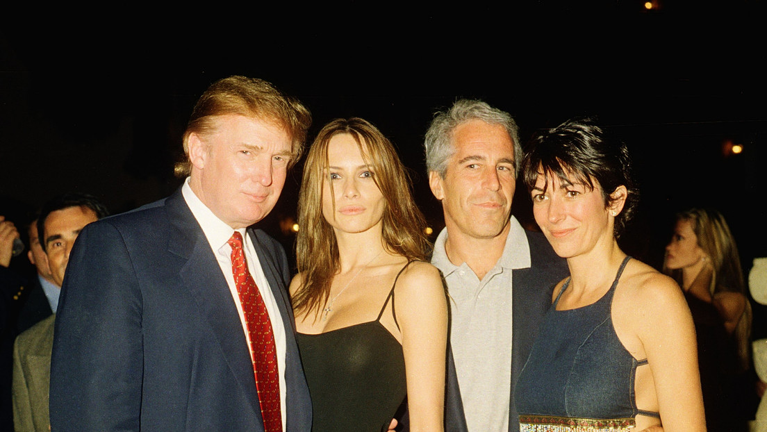 “¿Qué más se está ocultando?”: Demócratas denuncian que una foto con Trump fue eliminada de los archivos de Epstein