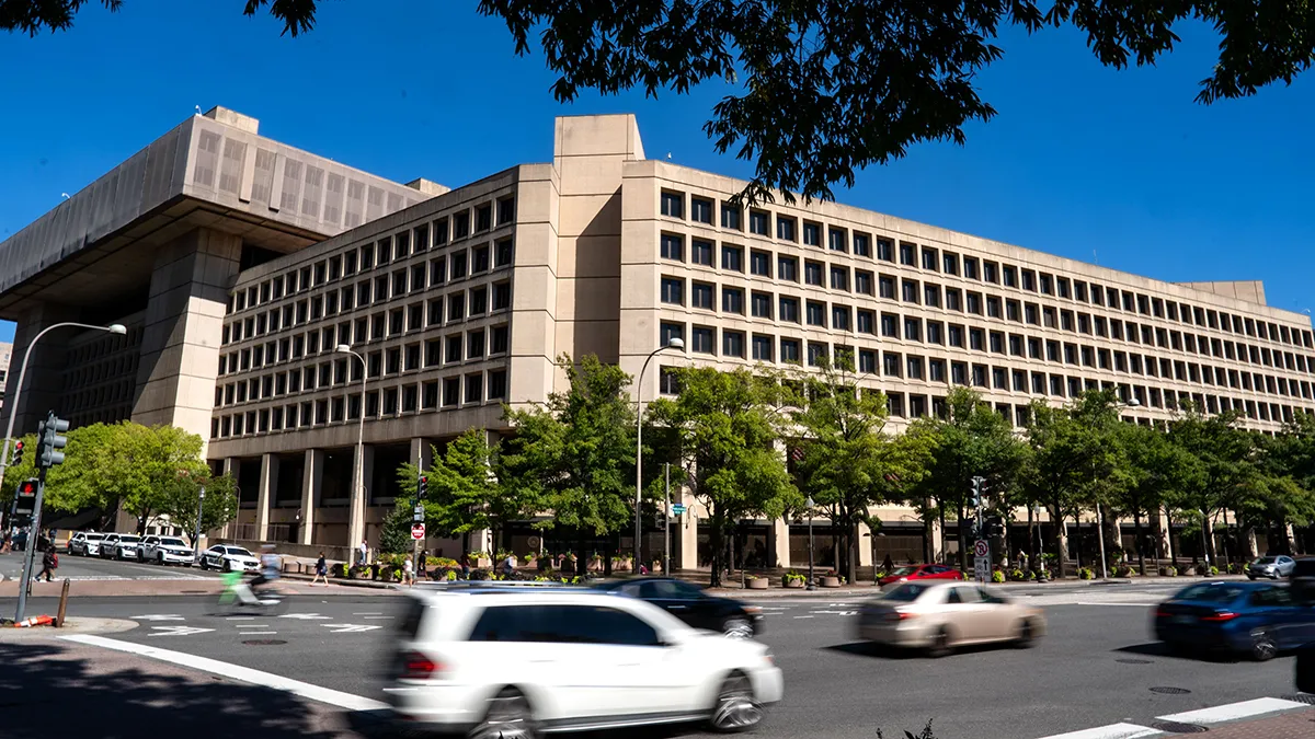 El FBI confirma el cierre “permanente” de su sede principal