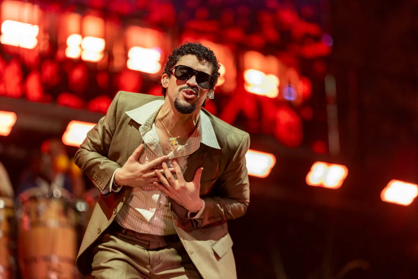Bad Bunny se lleva regaño en México tras tocar una pieza en un museo