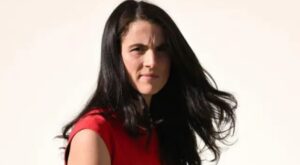 "Aquí no puedes vender": expulsan a un actor de un bar por su color de piel y se desata la polémica