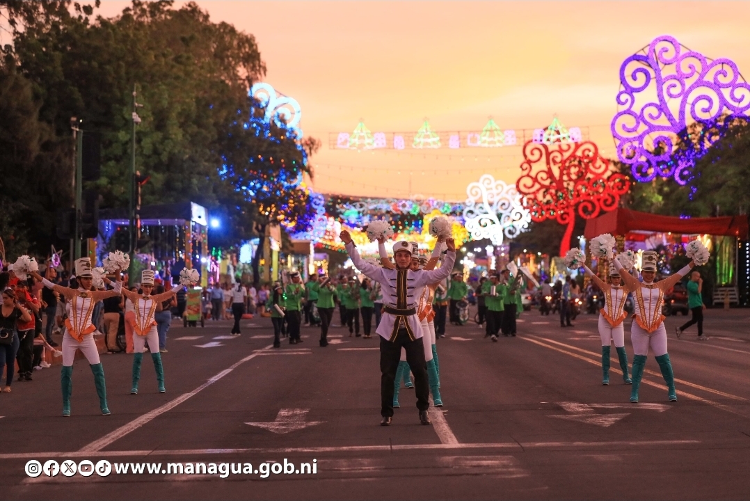 Managuas reciben el 2026 con vistoso y colorido carnaval rítmico