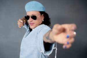 Elvis Crespo celebra la nueva cara de “Poeta Herío” con una cita especial en Bayamón