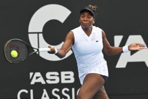Venus Williams pierde en Auckland, pero demuestra competitividad a los 45 años