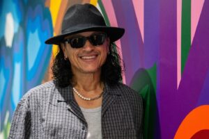 Elvis Crespo aparece con su novia nueva en el Choliseo