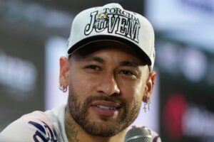 Neymar amplía contrato con Santos hasta finales de 2026