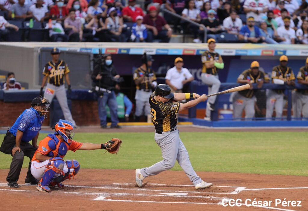 Gigantes ante Leones en la final de La Profesional de béisbol