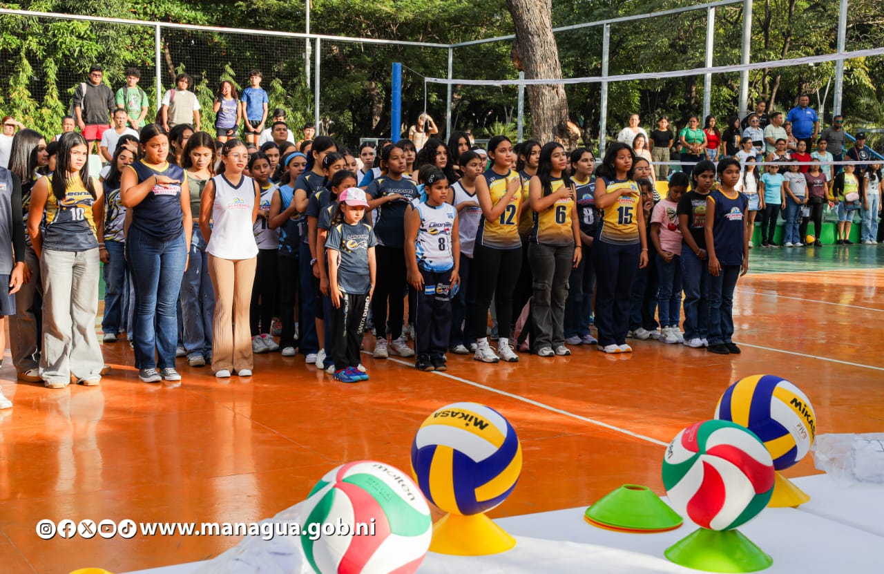Inicia año deportivo en la academia capitalina de voleibol con formación integral y gratuita