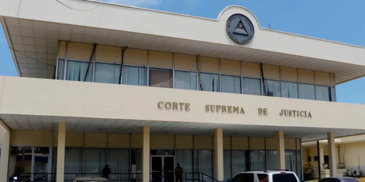 Por problemas de salud renuncia a su cargo Magistrado Gerardo Arce