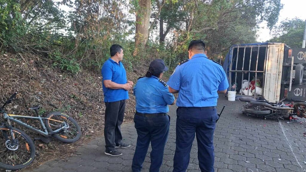 Fallece motociclista tras invadir carril y ser aplastado por camión en Ticuantepe