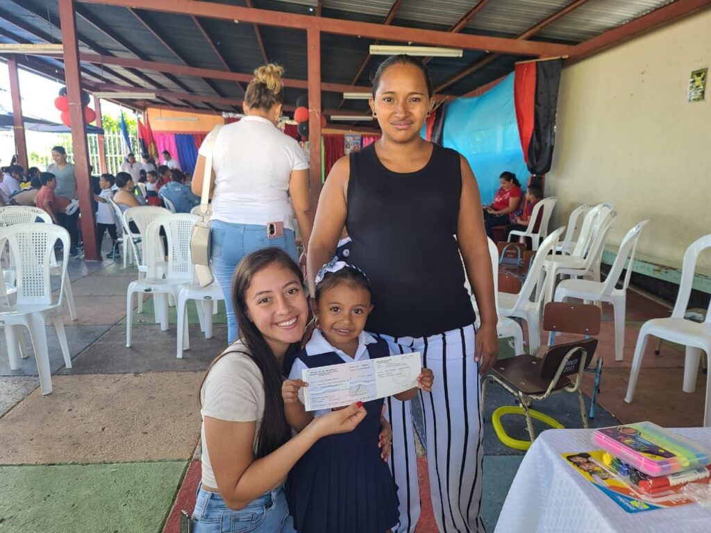 Entrega de Bono Presidnecial en Elñ Rama