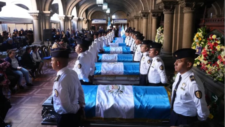 Guatemala de luto, Arévalo despidió policías asesinados por pandillas