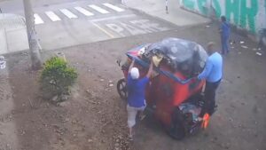 Una mujer es asesinada y su cuerpo es abandonado dentro de un colchón