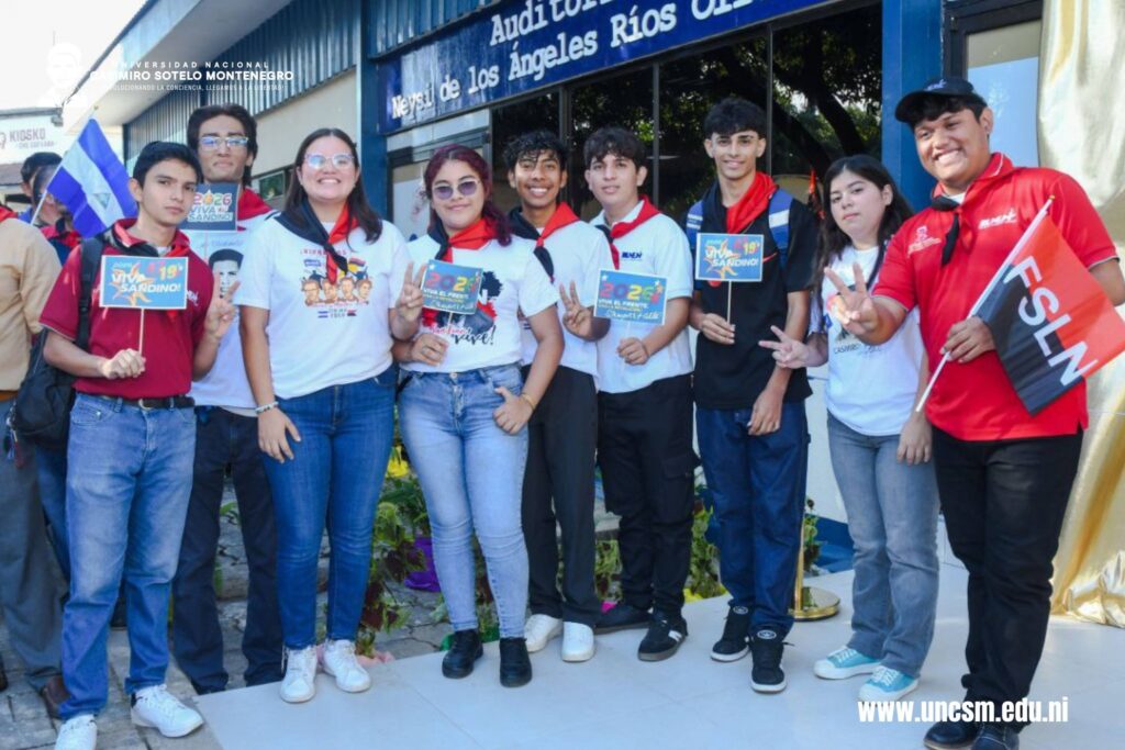 Estudiantes reinauguran auditorio en la Universidad Casimiro Sotelo