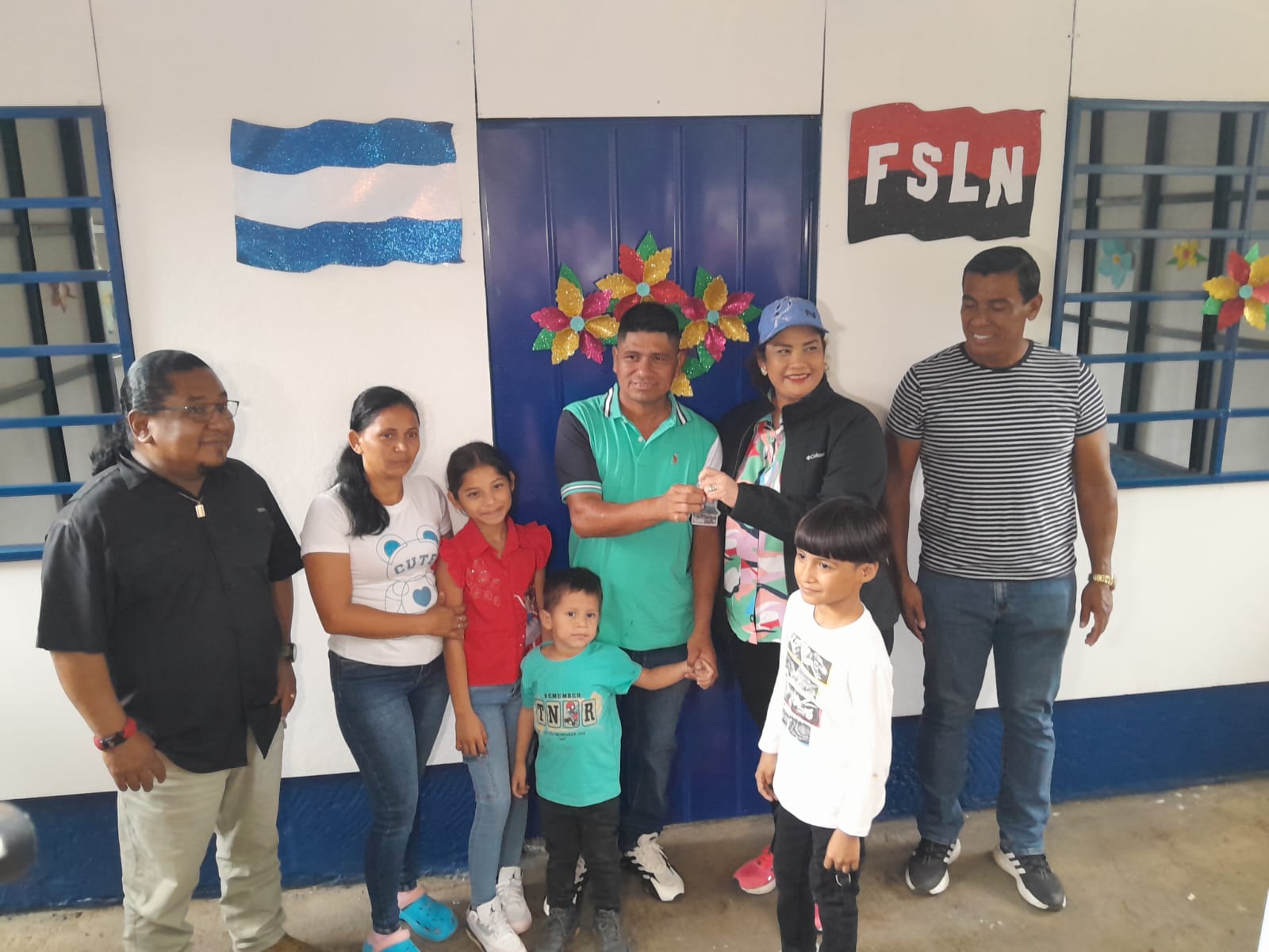 Entregan vivienda digna a una familia que la perdió en un incendio en Managua