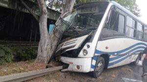 Colisión de interlocal en la Carretera Masaya-Managua deja al menos siete personas heridas